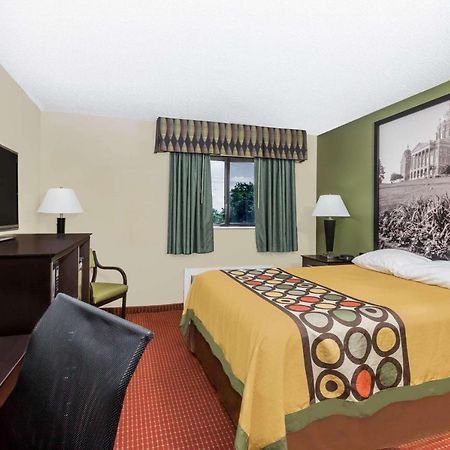 Super 8 By Wyndham Grinnell Ia Dış mekan fotoğraf