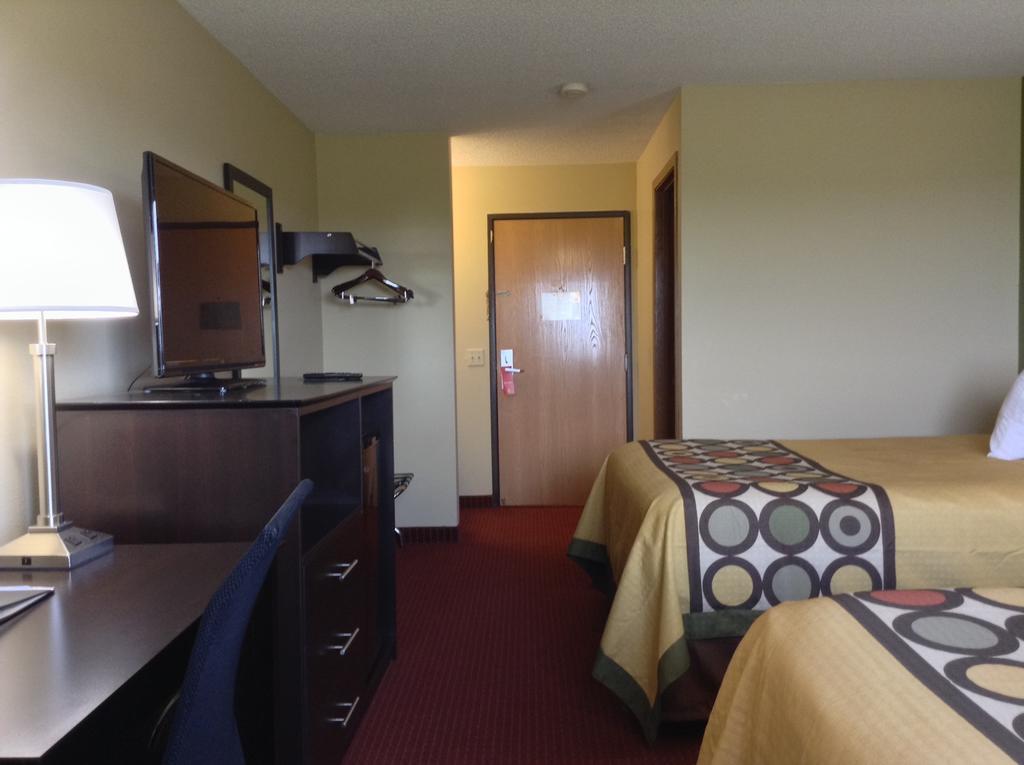 Super 8 By Wyndham Grinnell Ia Oda fotoğraf