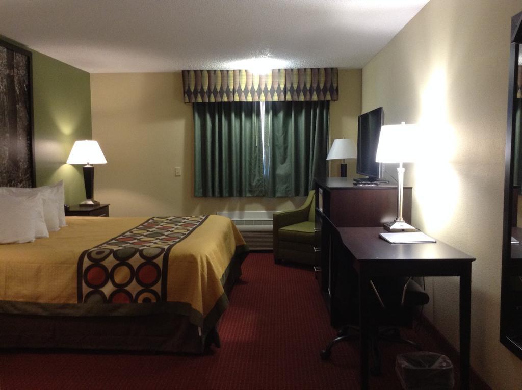 Super 8 By Wyndham Grinnell Ia Oda fotoğraf