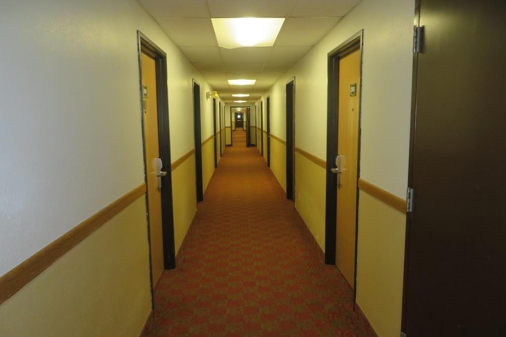 Super 8 By Wyndham Grinnell Ia Dış mekan fotoğraf