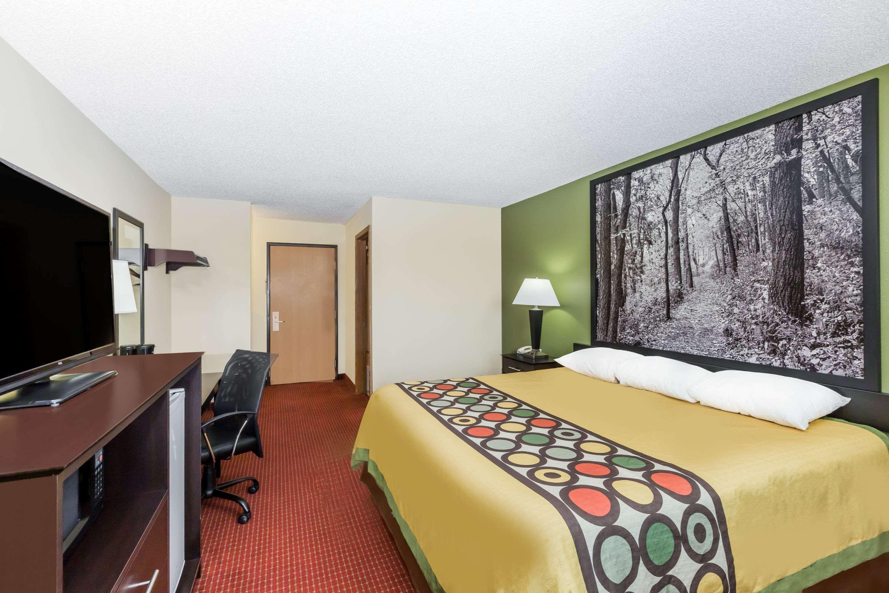 Super 8 By Wyndham Grinnell Ia Dış mekan fotoğraf